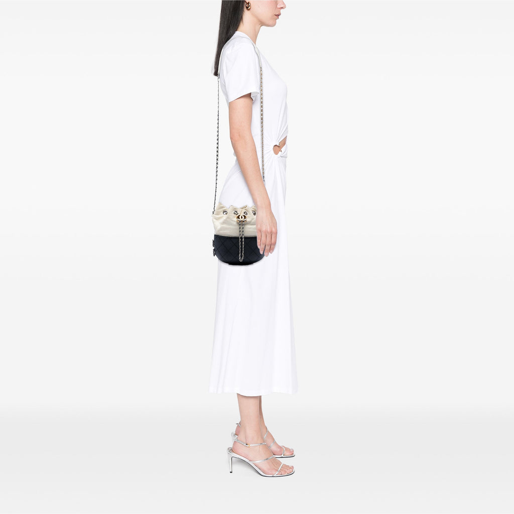 Chanel Small Bicolor Matelassé Cuir de veau Gabrielle Bucket Sac