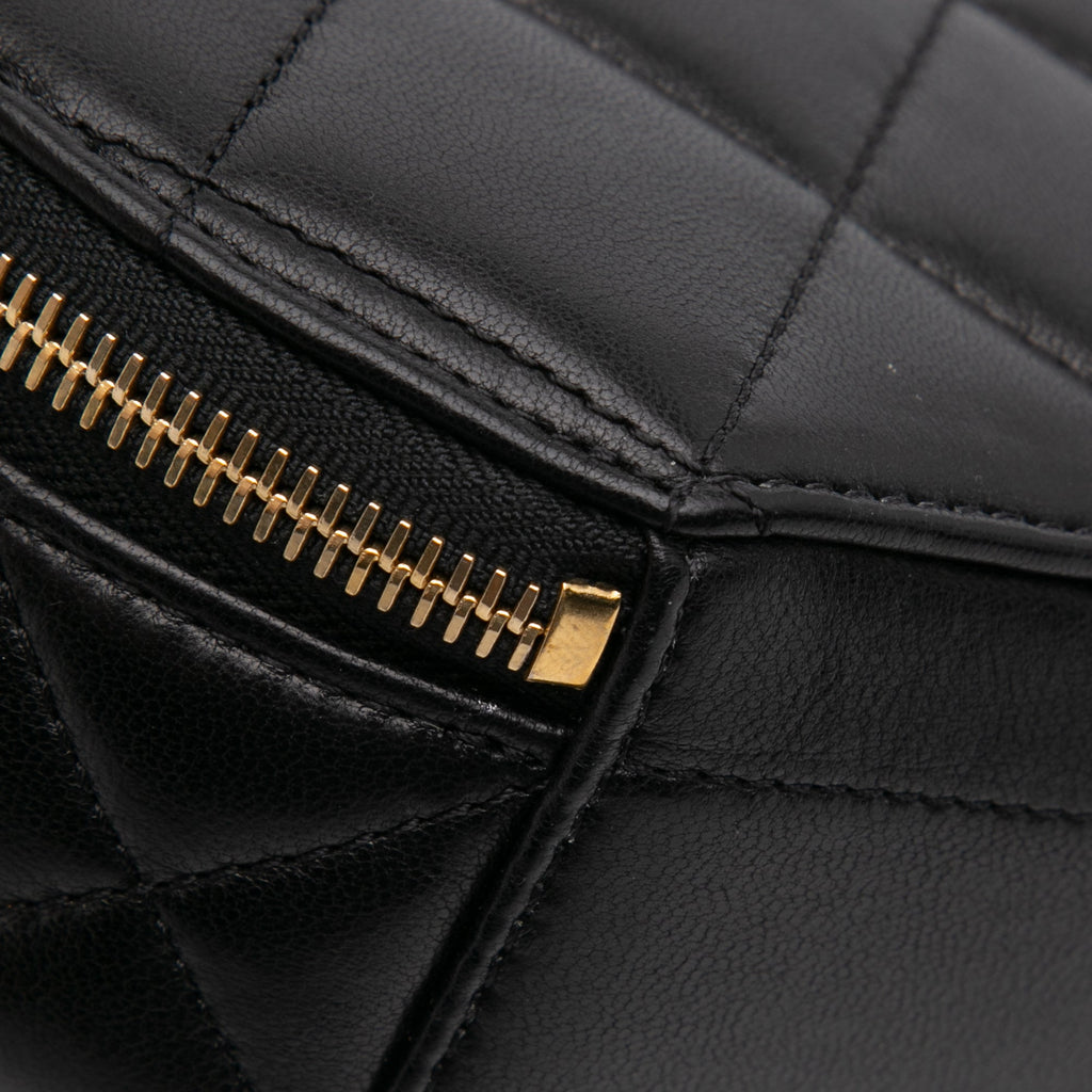 Chanel Matelassé Cuir d’agneau Oval Logo Chain anse supérieure Rond Pochette avec chaîne