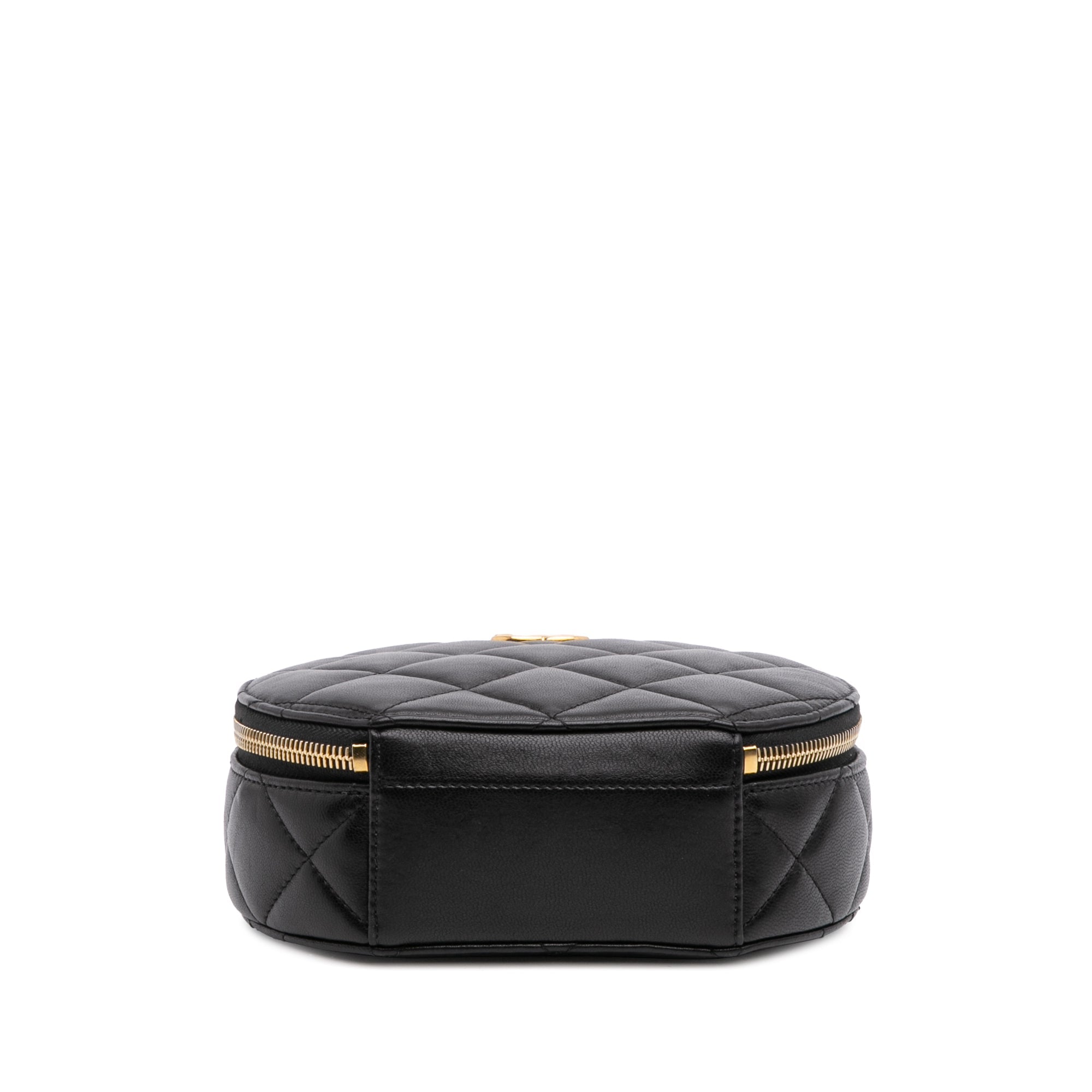Chanel Matelassé Cuir d’agneau Oval Logo Chain anse supérieure Rond Pochette avec chaîne