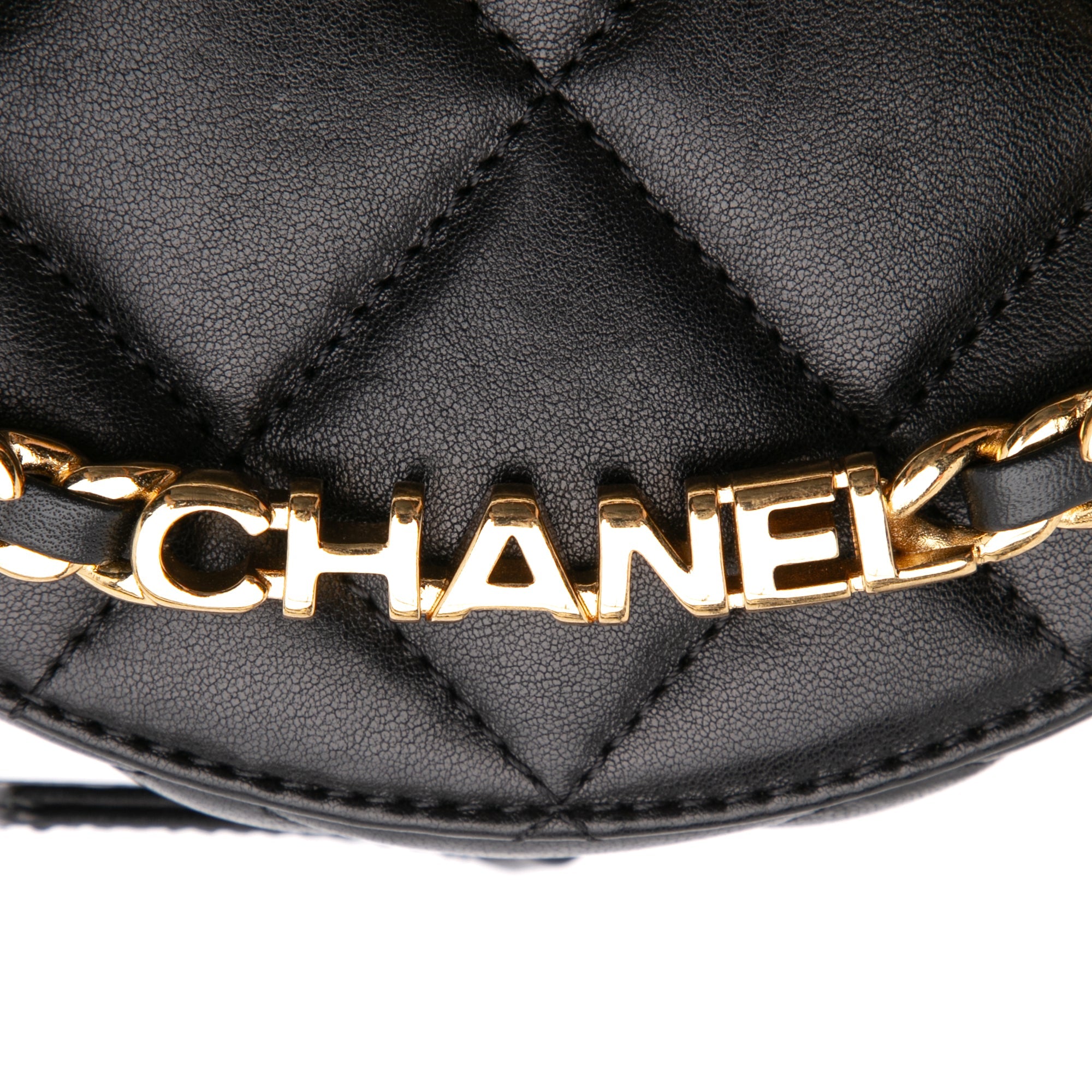 Chanel Matelassé Cuir d’agneau Oval Logo Chain anse supérieure Rond Pochette avec chaîne