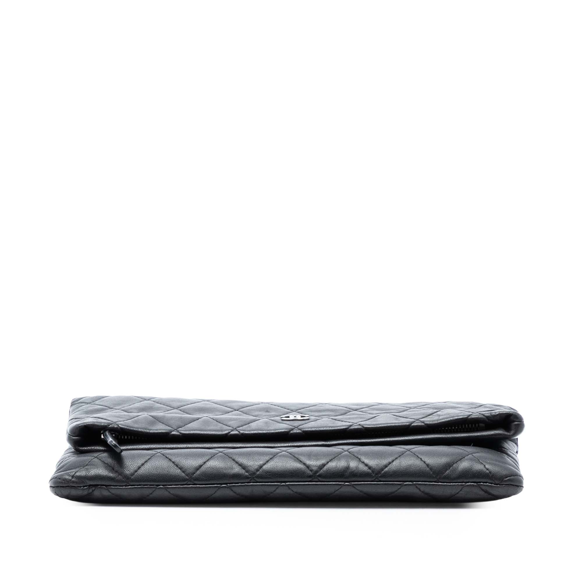 Chanel Matelassé Cuir d’agneau CC Beauty Foldover Pochette