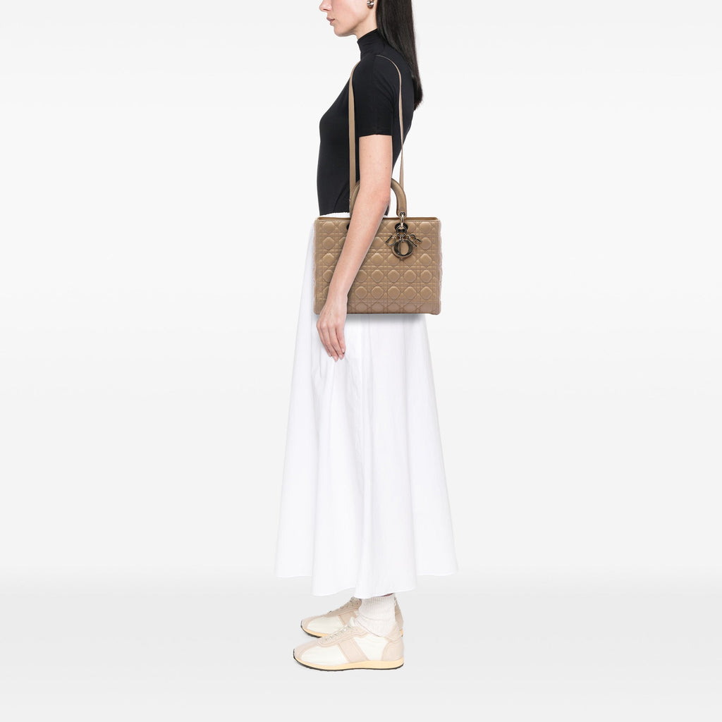 Dior Large Cuir d’agneau Cannage Lady Dior