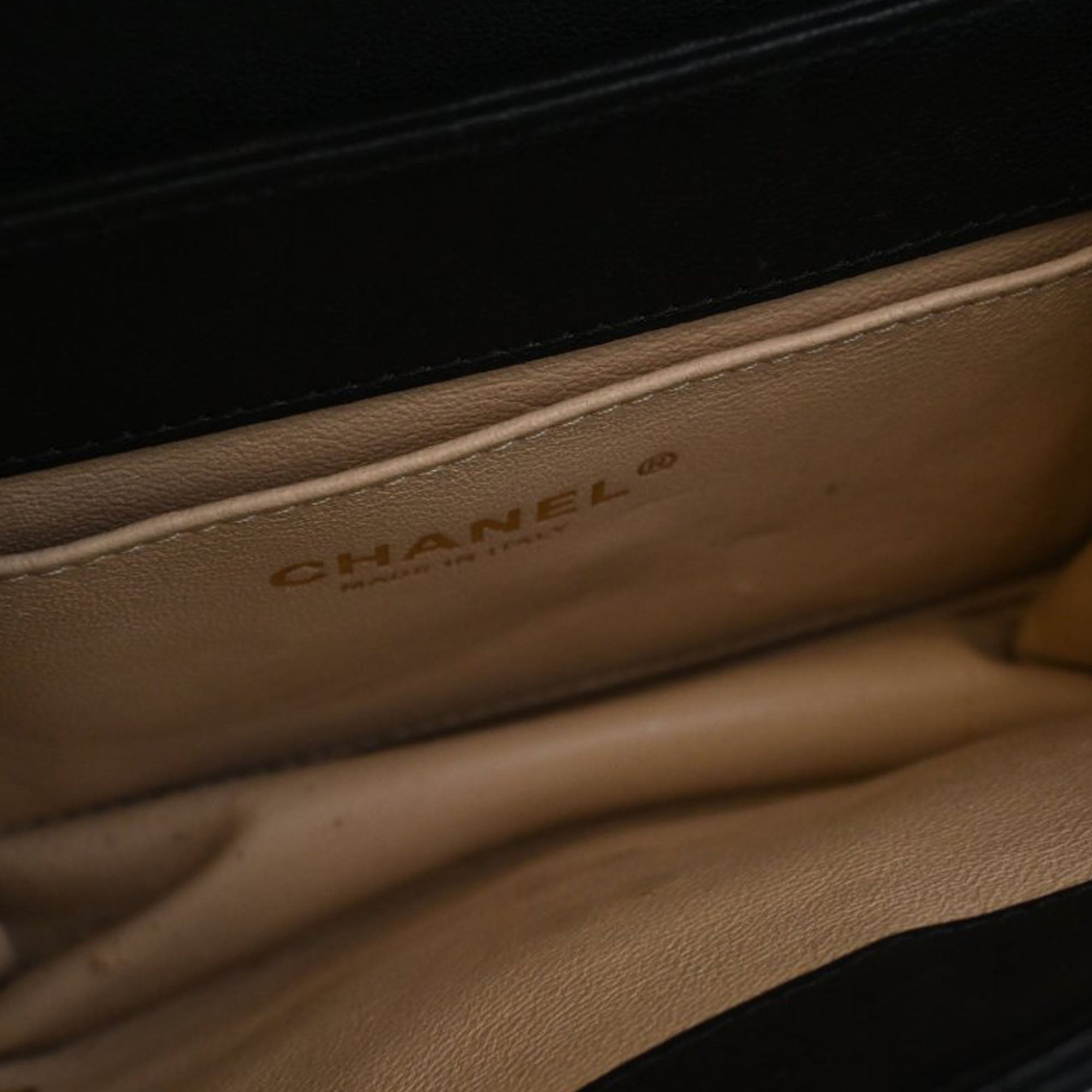Chanel Small Chevron Sheepskin Subtle à rabat