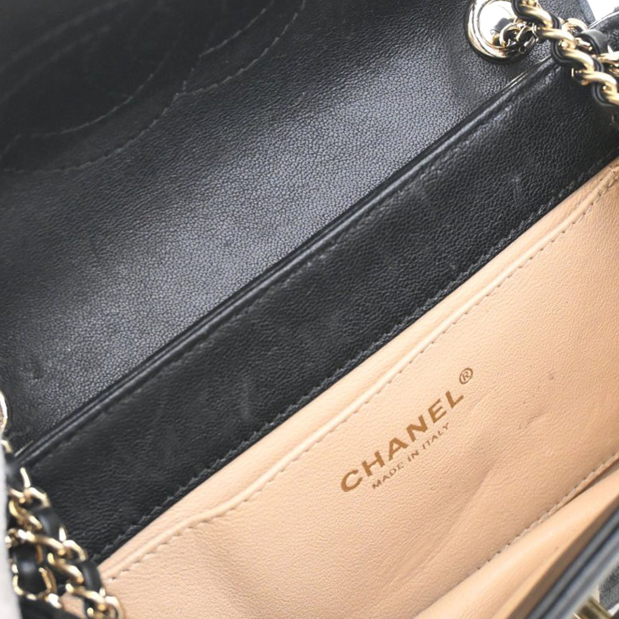 Chanel Small Chevron Sheepskin Subtle à rabat