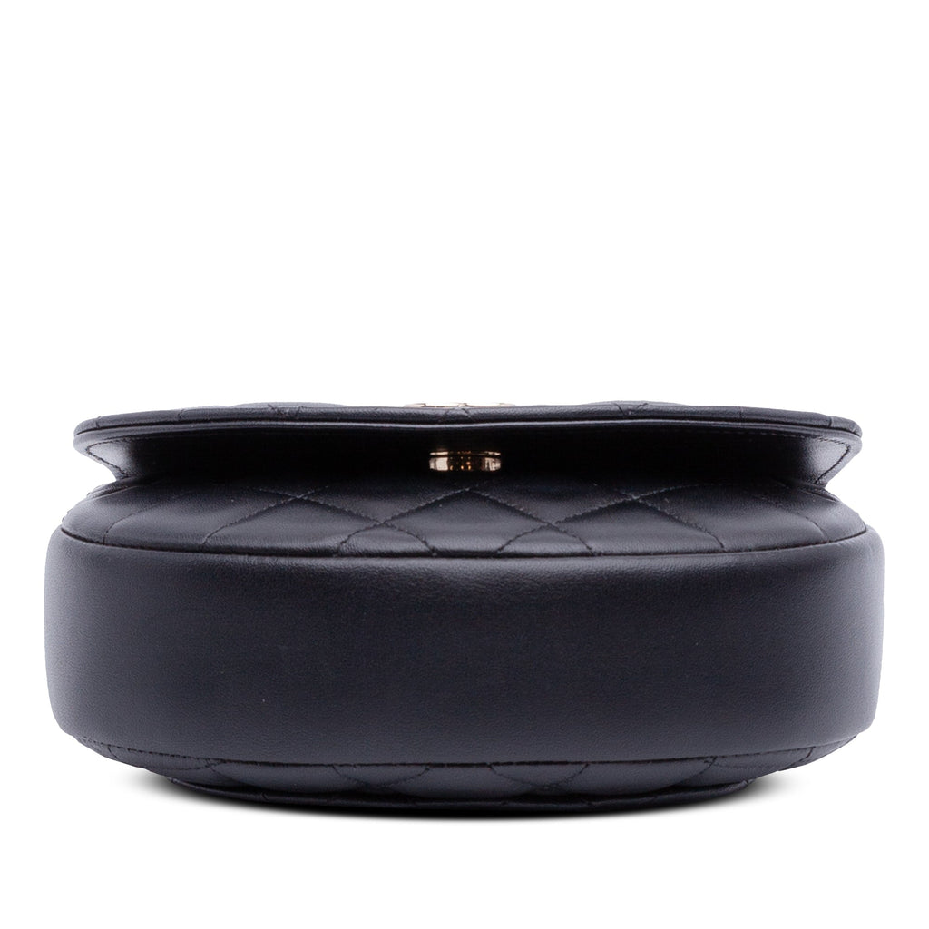 Chanel CC Matelassé Cuir d’agneau Half Moon anse supérieure à rabat
