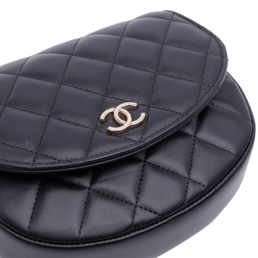 Chanel CC Matelassé Cuir d’agneau Half Moon anse supérieure à rabat