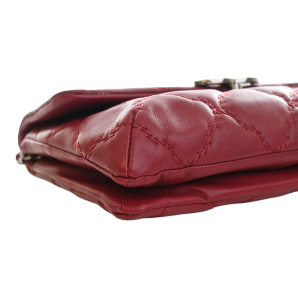 Chanel Matelassé Cuir de veau Double Stitch Hamptons Pochette avec chaîne