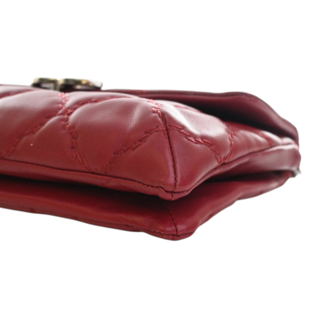 Chanel Matelassé Cuir de veau Double Stitch Hamptons Pochette avec chaîne