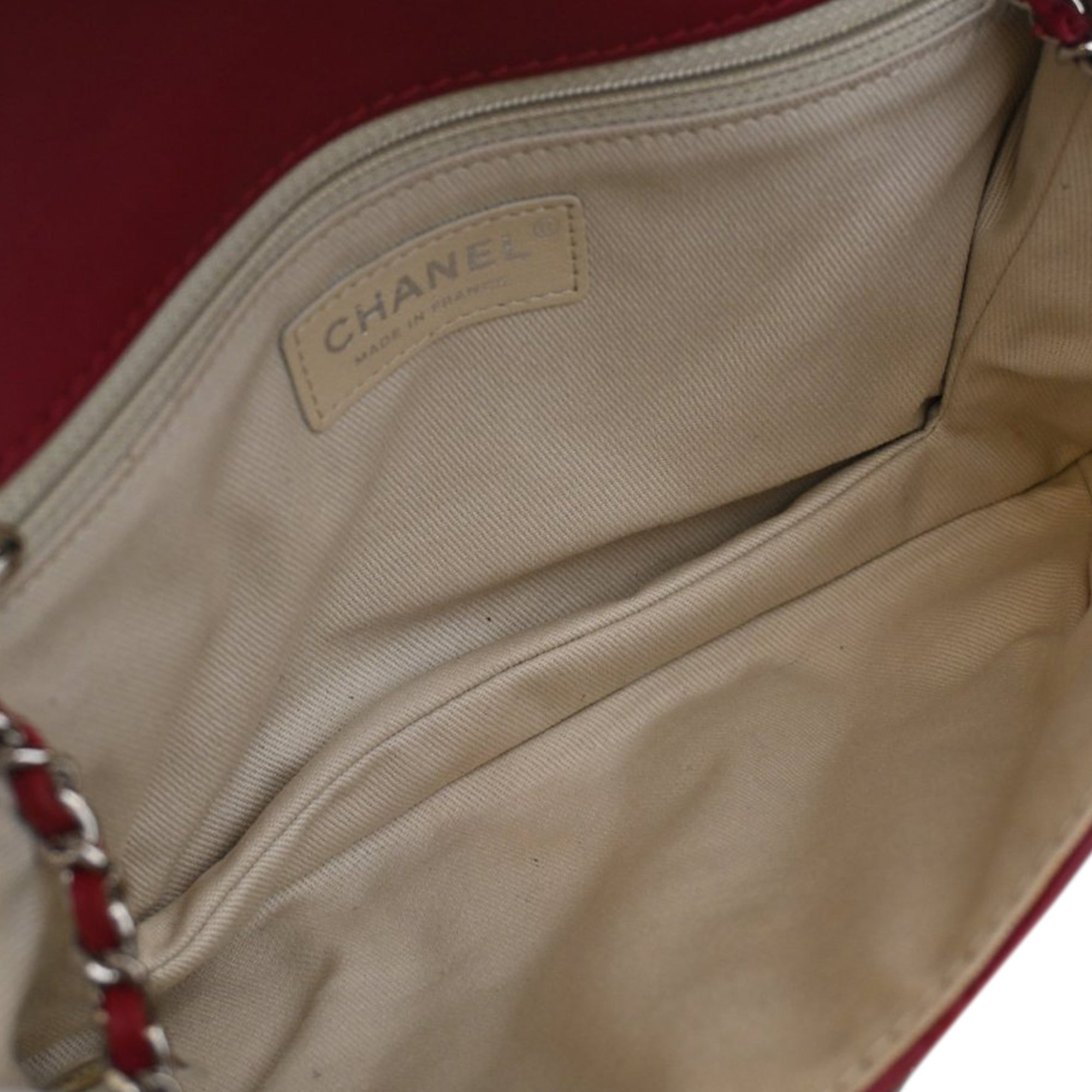 Chanel Matelassé Cuir de veau Double Stitch Hamptons Pochette avec chaîne