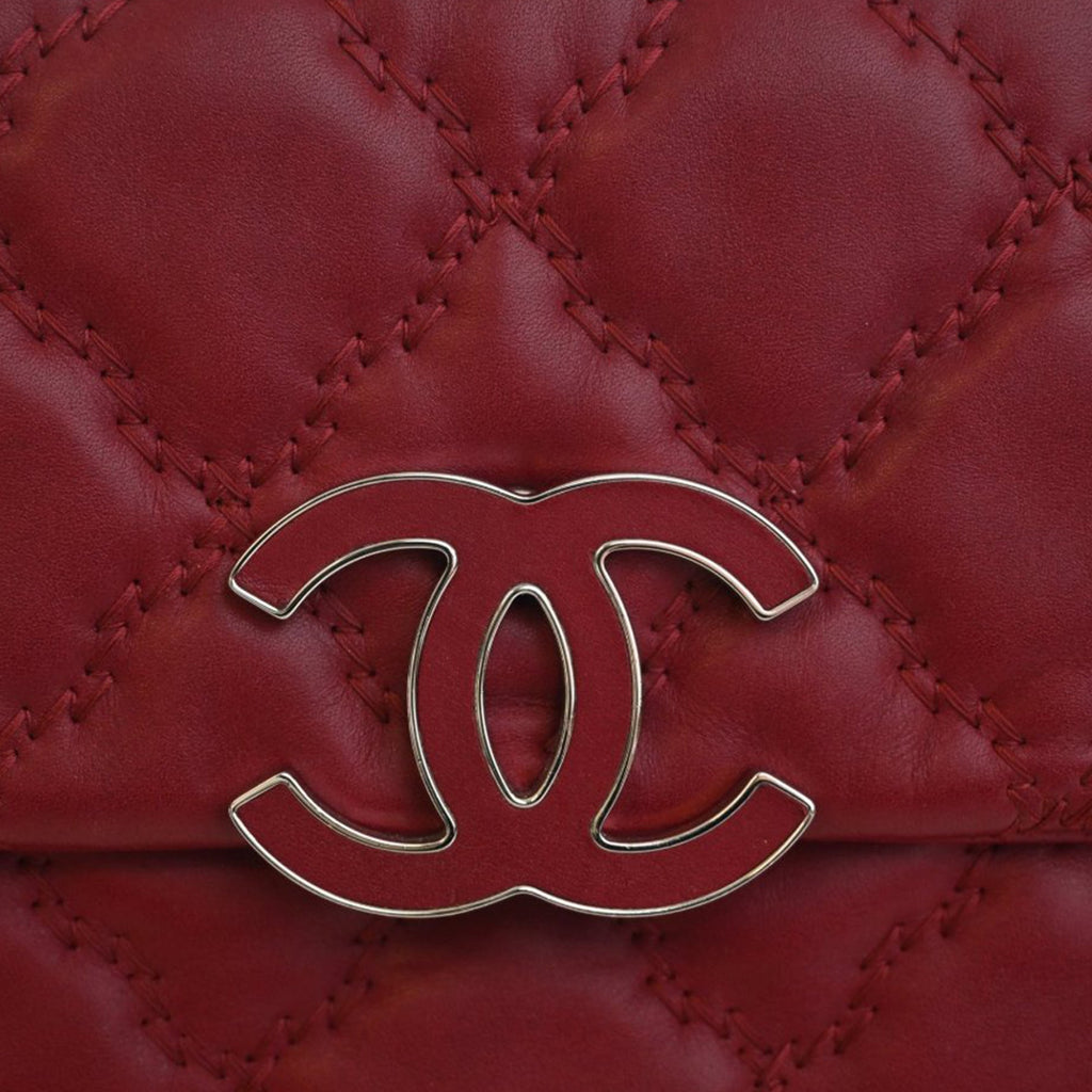 Chanel Matelassé Cuir de veau Double Stitch Hamptons Pochette avec chaîne