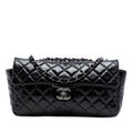 Chanel Matelassé froissé Cuir verni East West Simple rabat