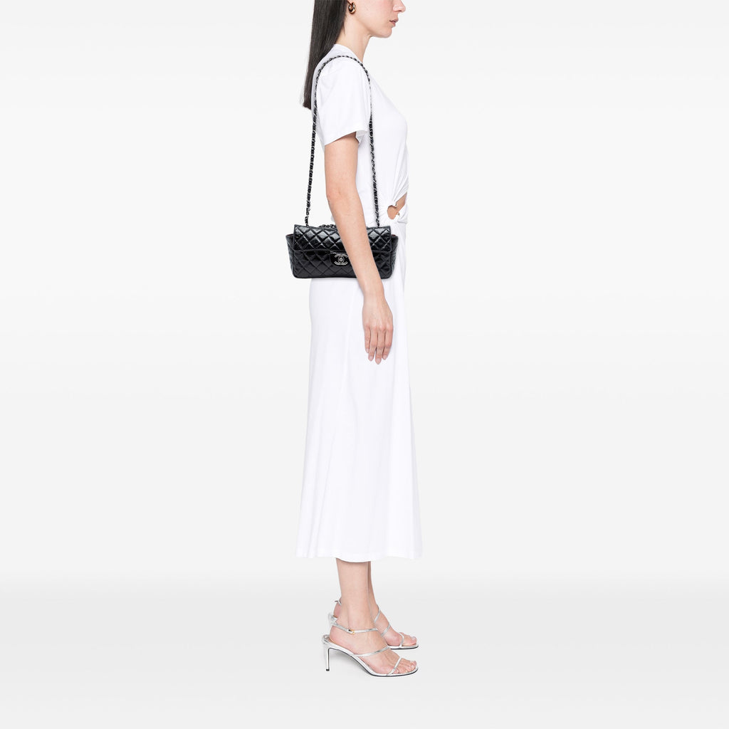 Chanel Matelassé froissé Cuir verni East West Simple rabat
