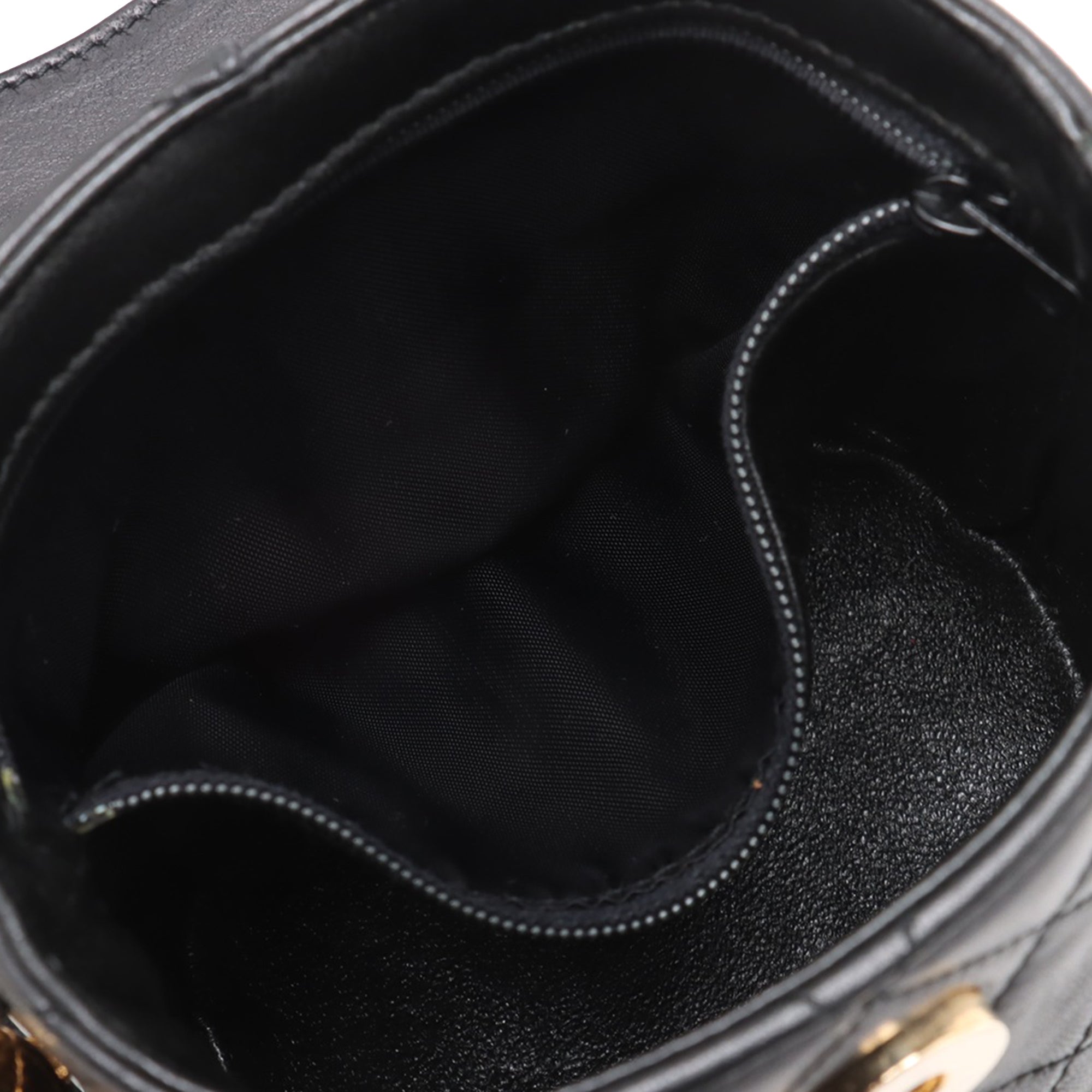 Chanel CC Matelassé Cuir d’agneau Fringe Sac porté croisé