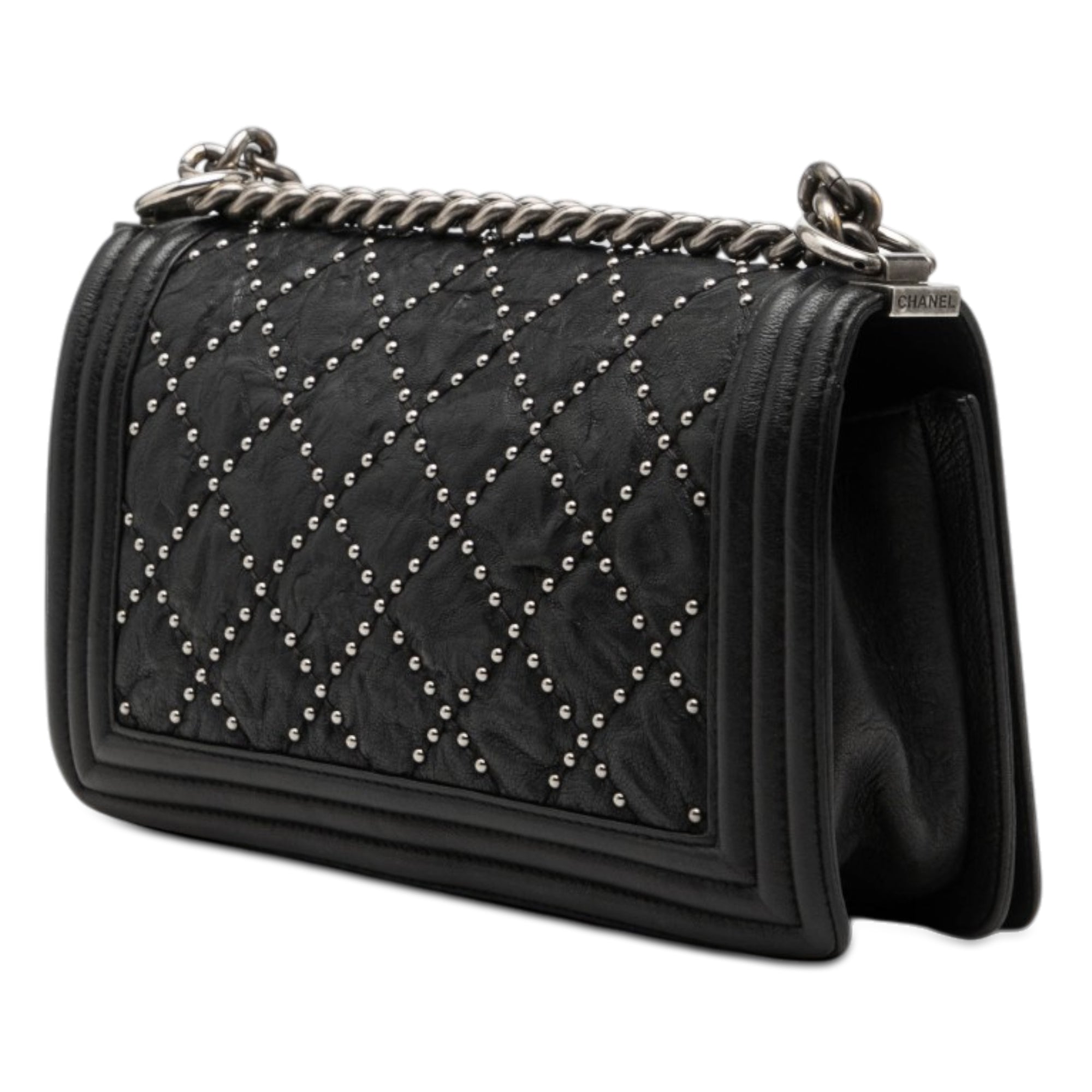 Chanel Old Medium Matelassé Crumpled Cuir de veau clouté Boy à rabat