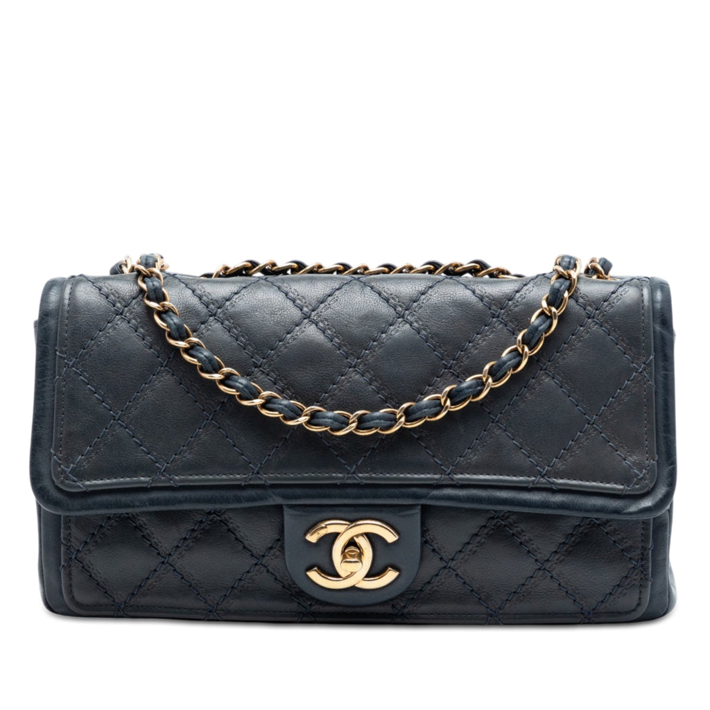 Chanel Medium CC Matelassé Iridescent Cuir de veau Sheriff Star à rabat
