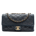 Chanel Medium CC Matelassé Iridescent Cuir de veau Sheriff Star à rabat