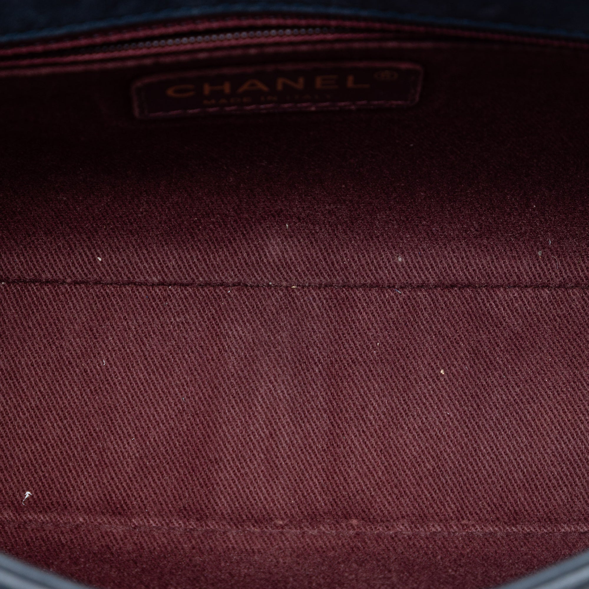 Chanel Medium CC Matelassé Iridescent Cuir de veau Sheriff Star à rabat