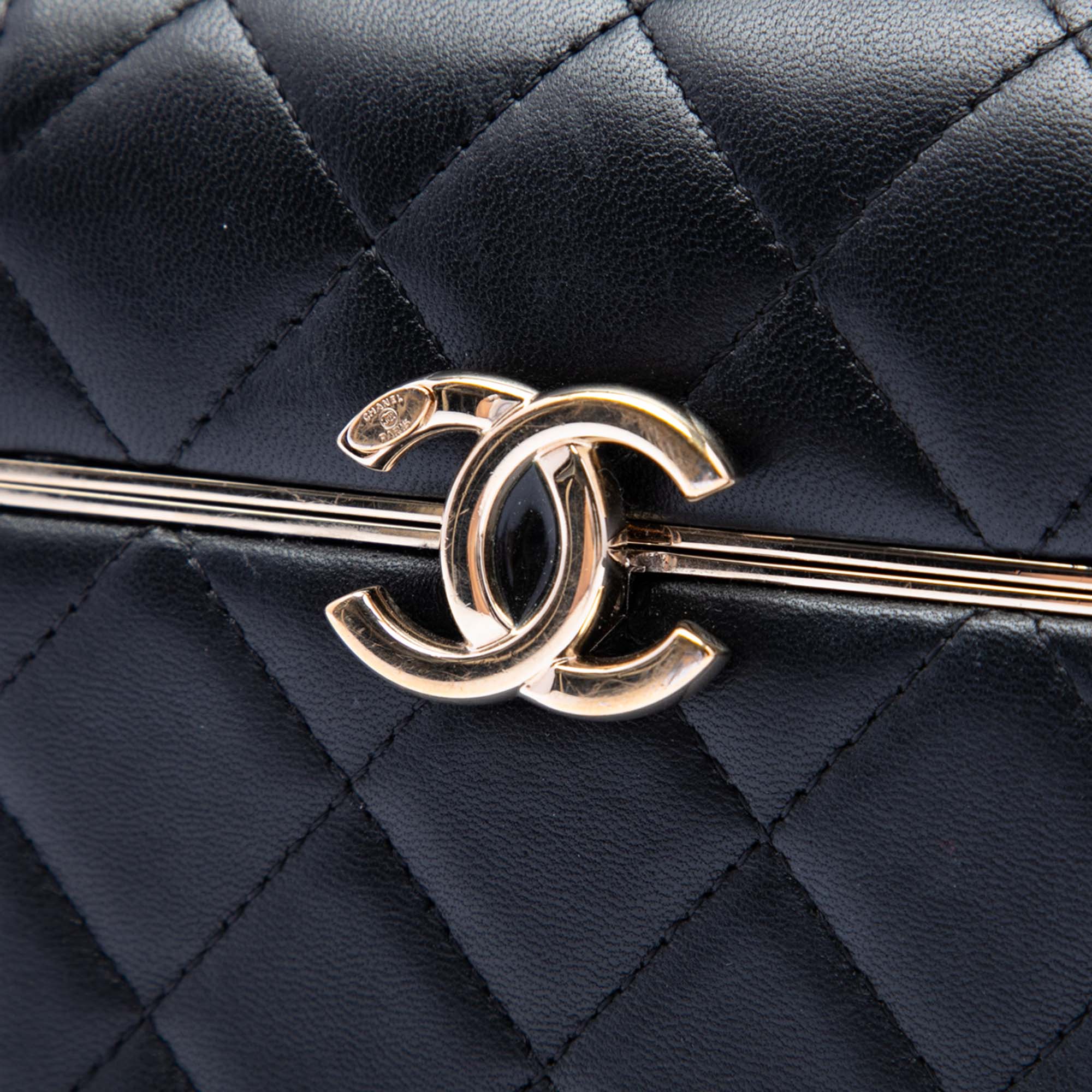 Chanel Small Matelassé Cuir d’agneau Boîte avec chaîne
