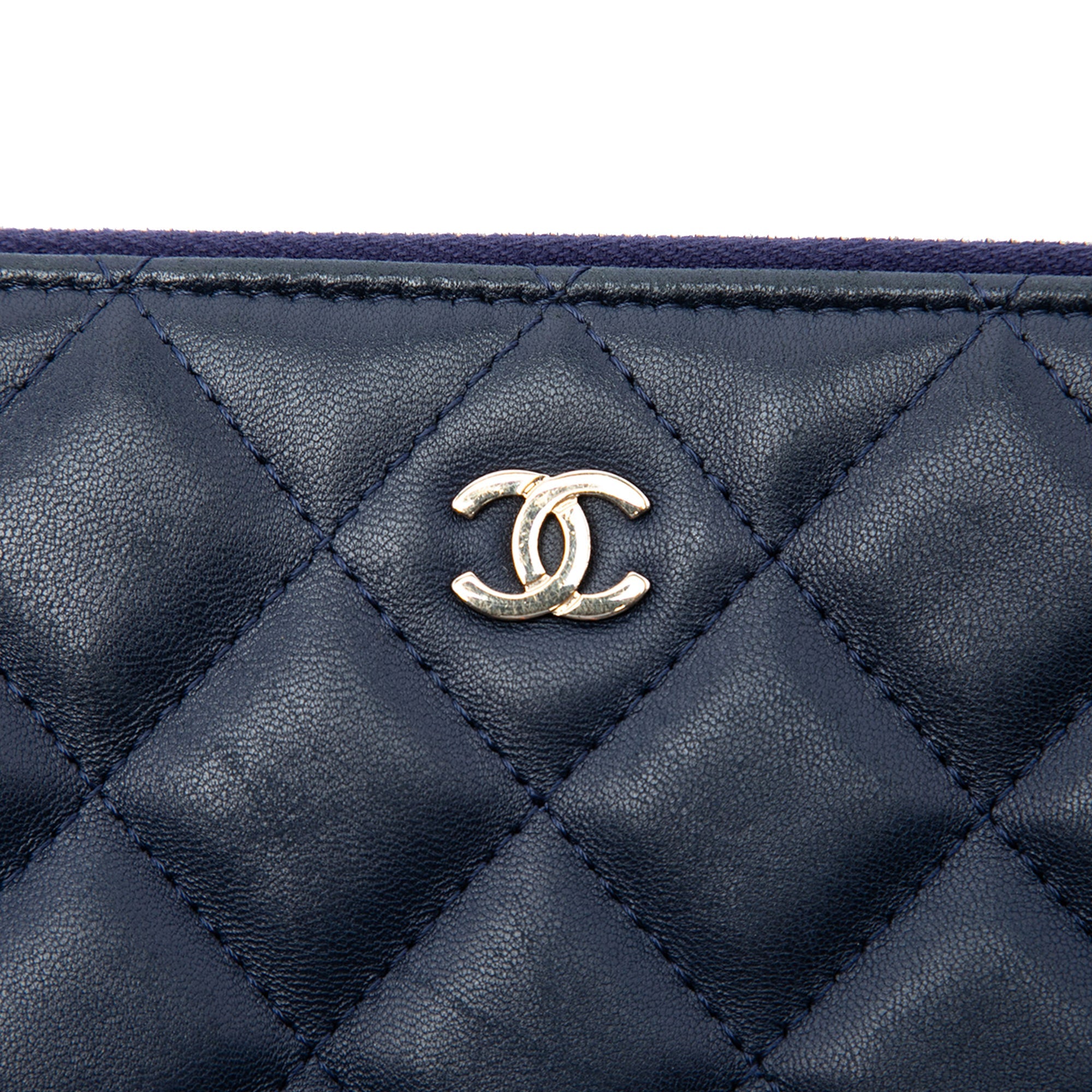 Chanel Large Matelassé Cuir d’agneau Casino Charms O Étui Pochette