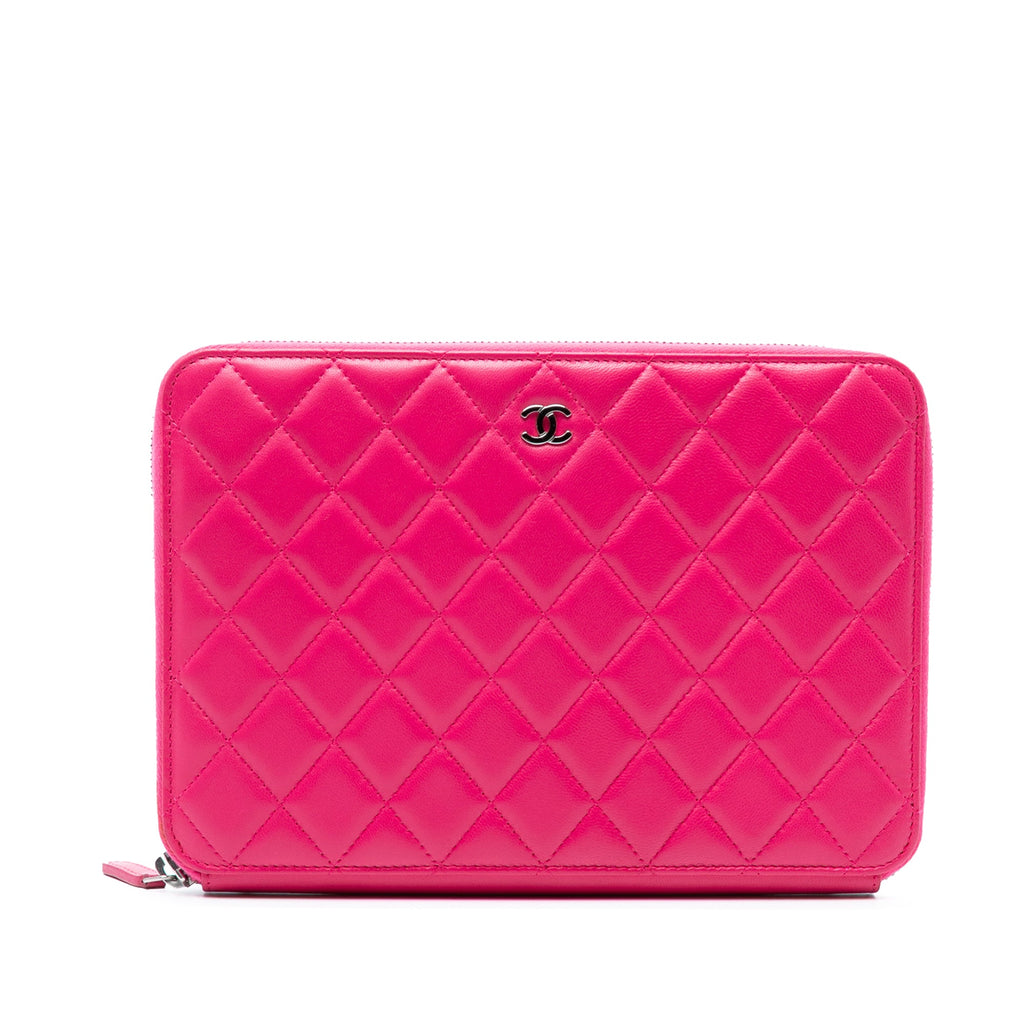 Chanel Large Matelassé Cuir d’agneau Zip Around Organizer Pochette