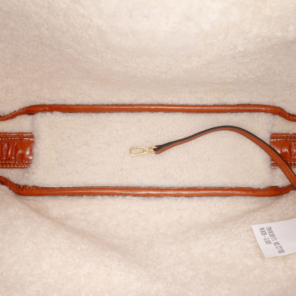 Miu Miu Large Shearling à finitions Cuir de veau Logo Beau Sac bandoulière