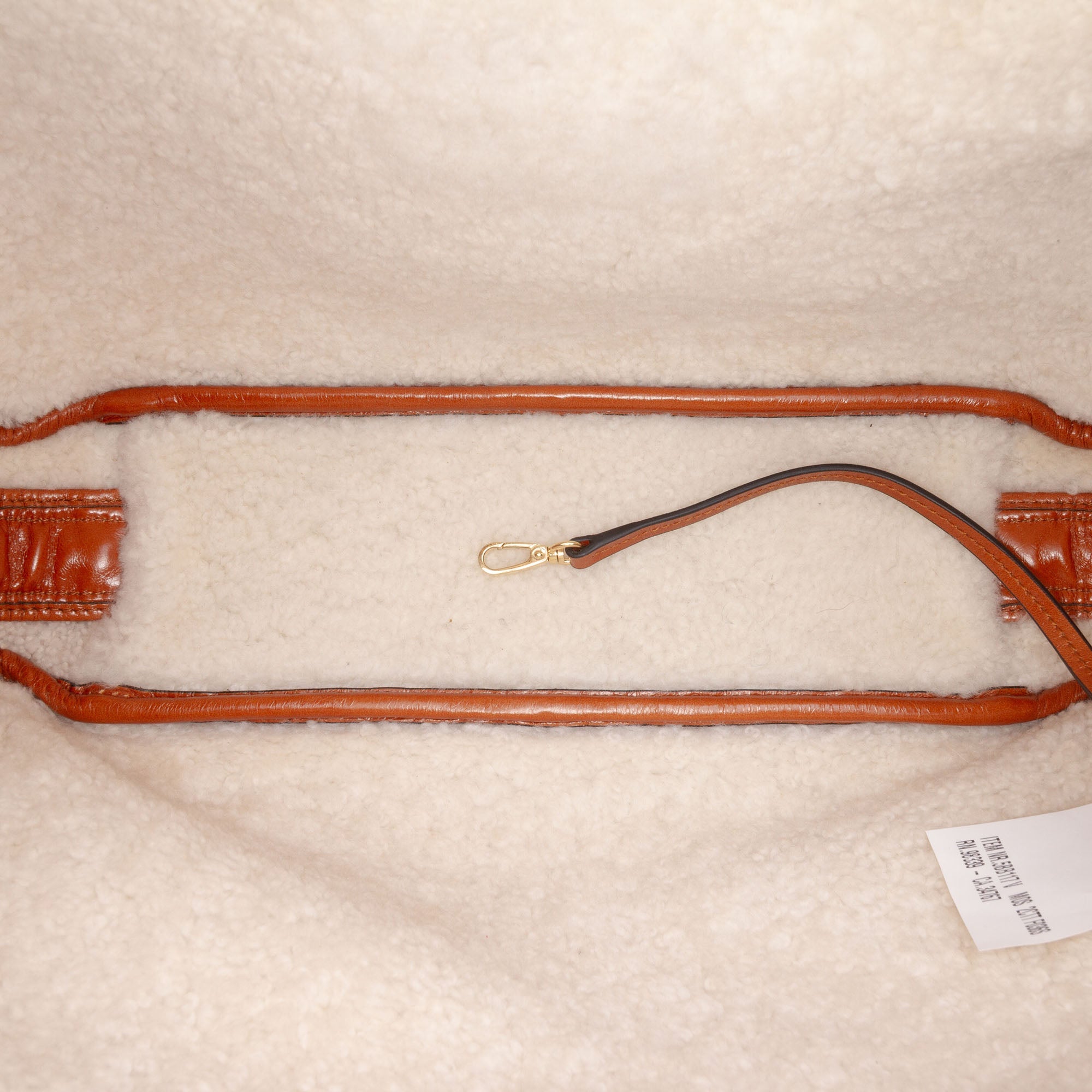 Miu Miu Large Shearling à finitions Cuir de veau Logo Beau Sac bandoulière