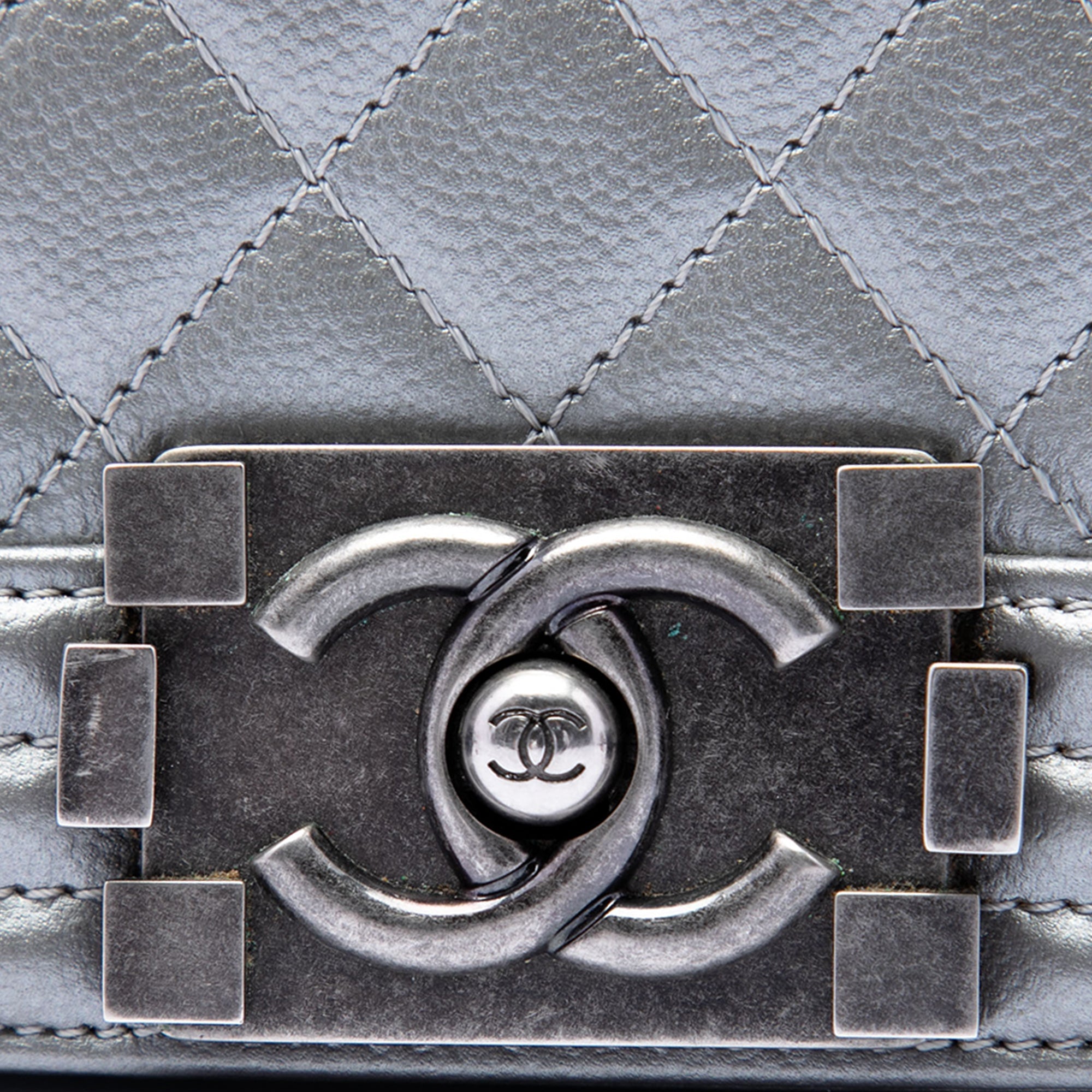 Chanel Old Medium Matelassé Metallic Caviar Boy à rabat