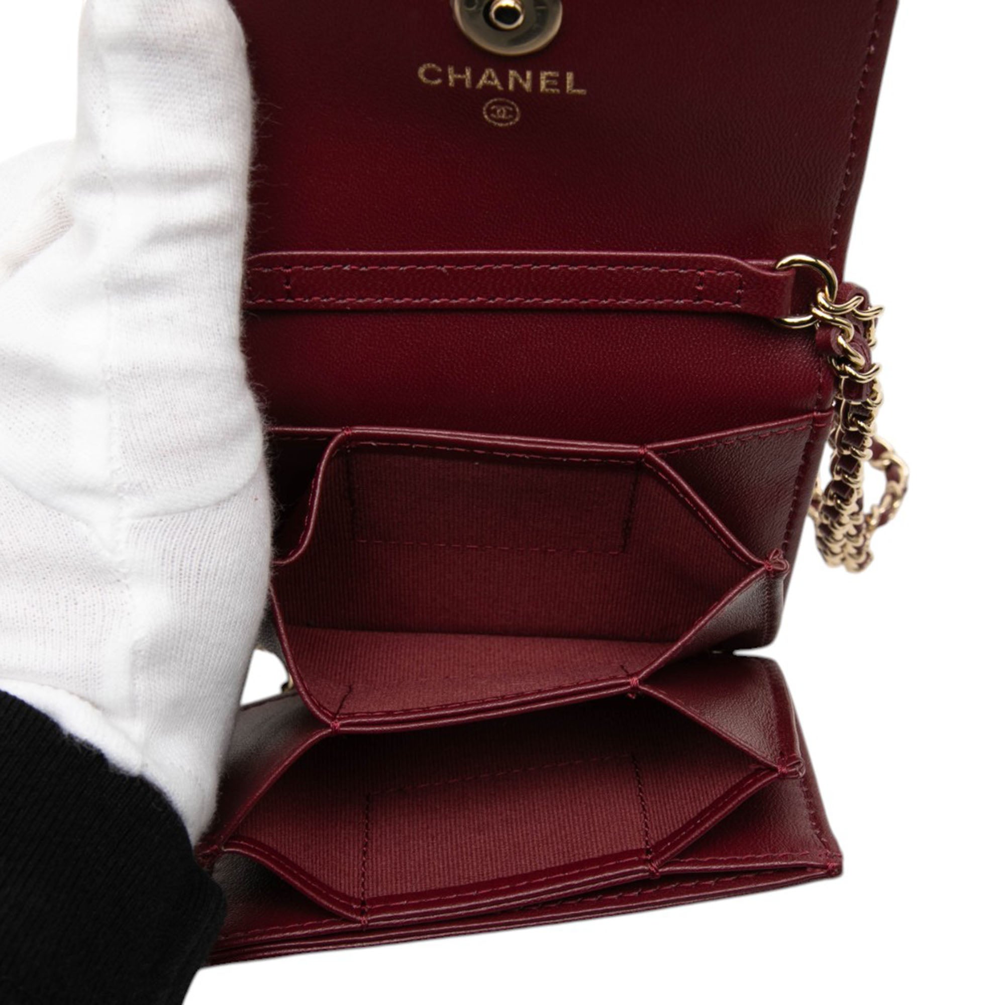 Chanel CC Matelassé Cuir d’agneau Card Holder On Chain