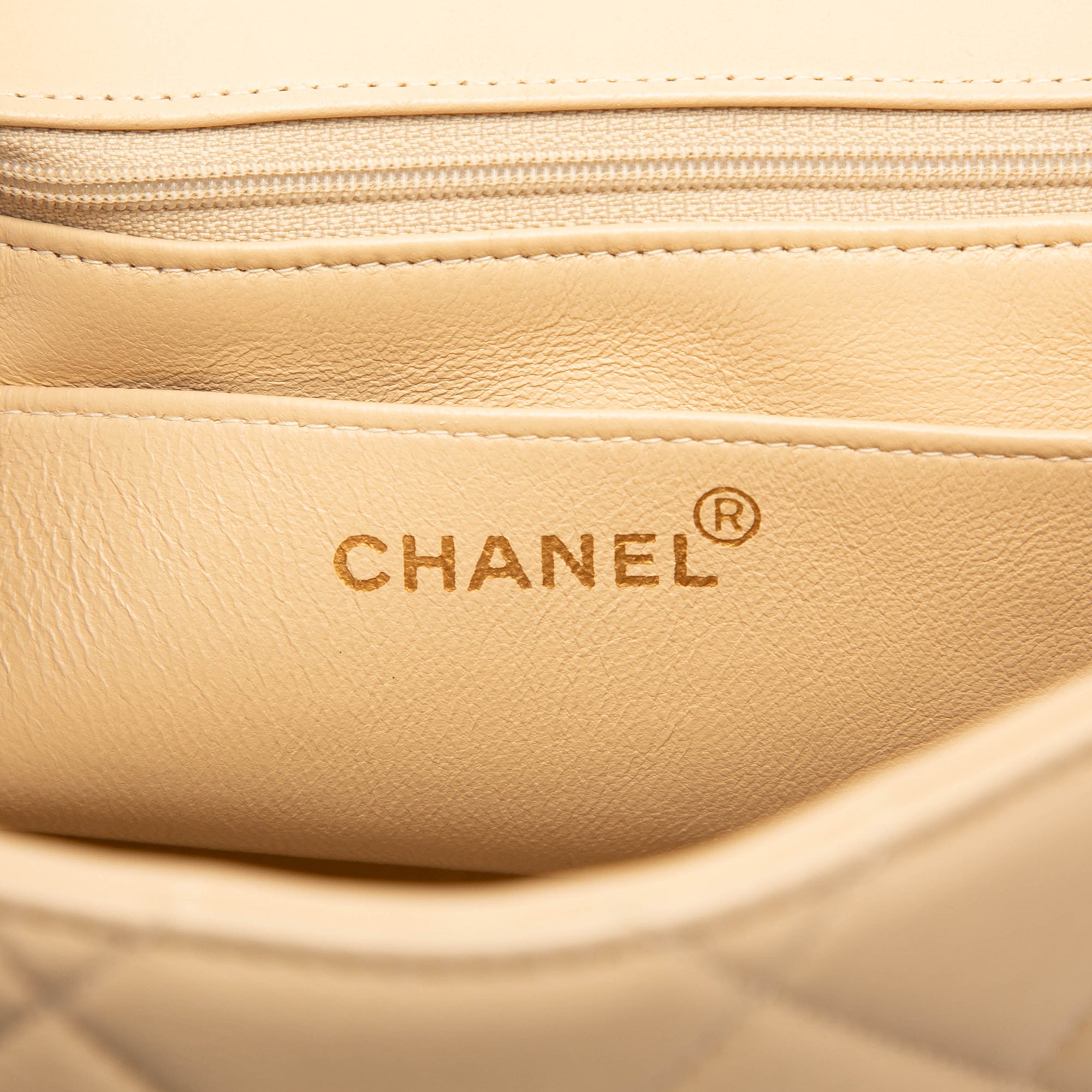 Chanel Matelassé Cuir d’agneau à rabat sac à anse supérieure