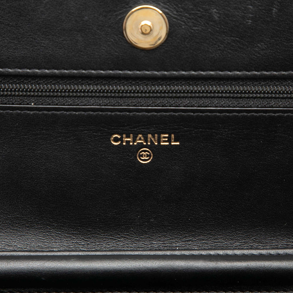 Chanel Caviar CC Filigree Wallet on Chain