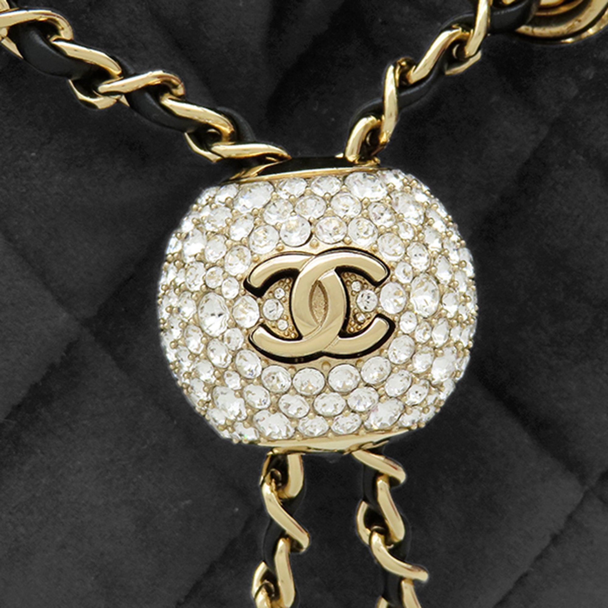 Chanel Matelassé Velours Cristal Perle Crush Bucket Sac