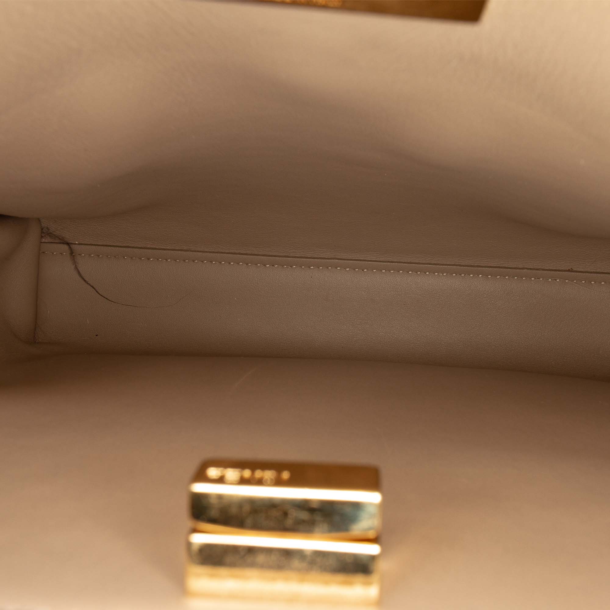 Fendi Medium Cuir Peekaboo Iconic Essentially Sac