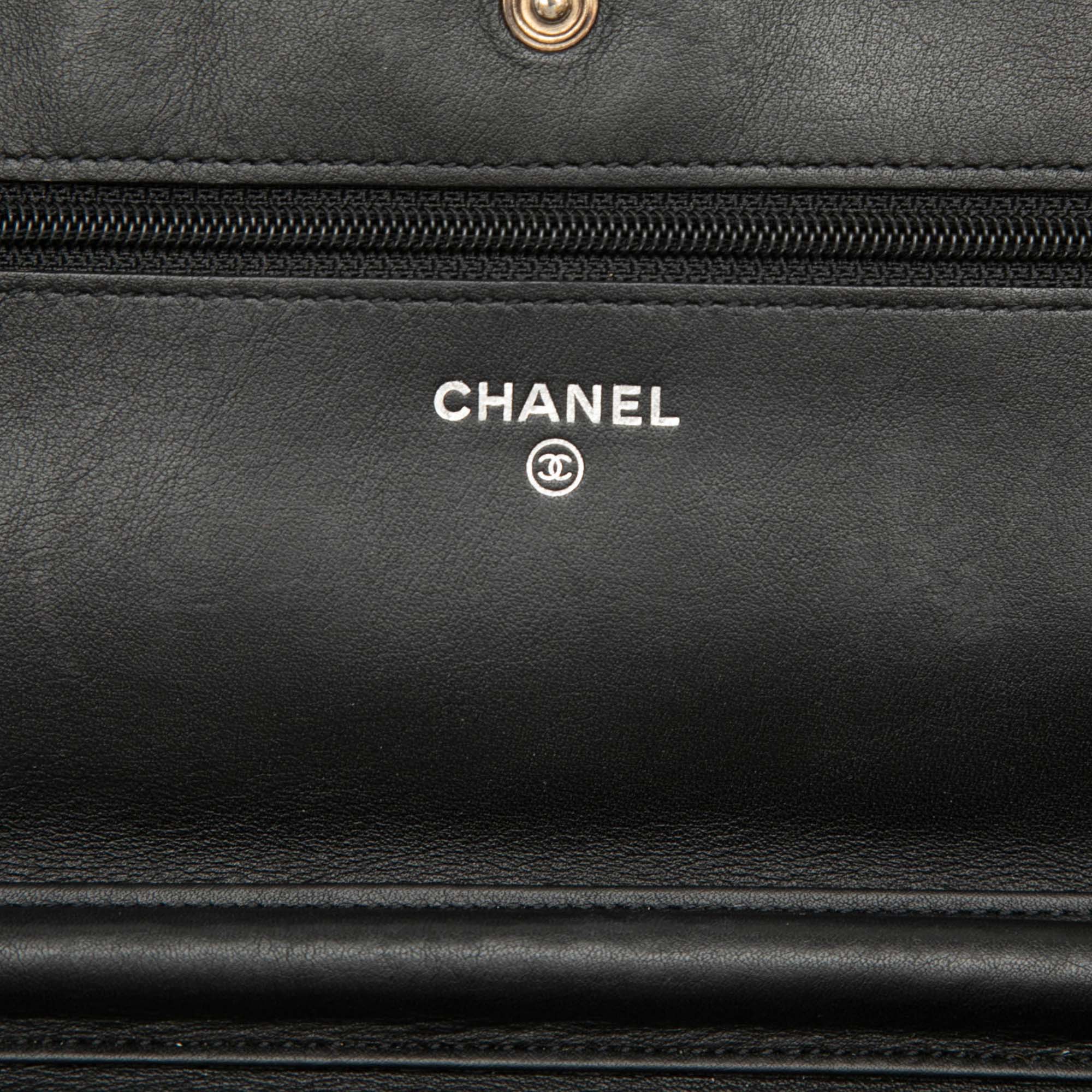 Chanel CC Matelassé Cuir verni Brilliant Wallet on Chain