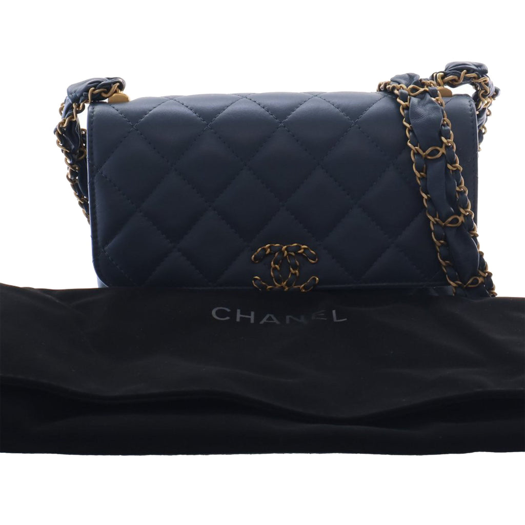Chanel Medium Matelassé Cuir de veau 19 à rabat