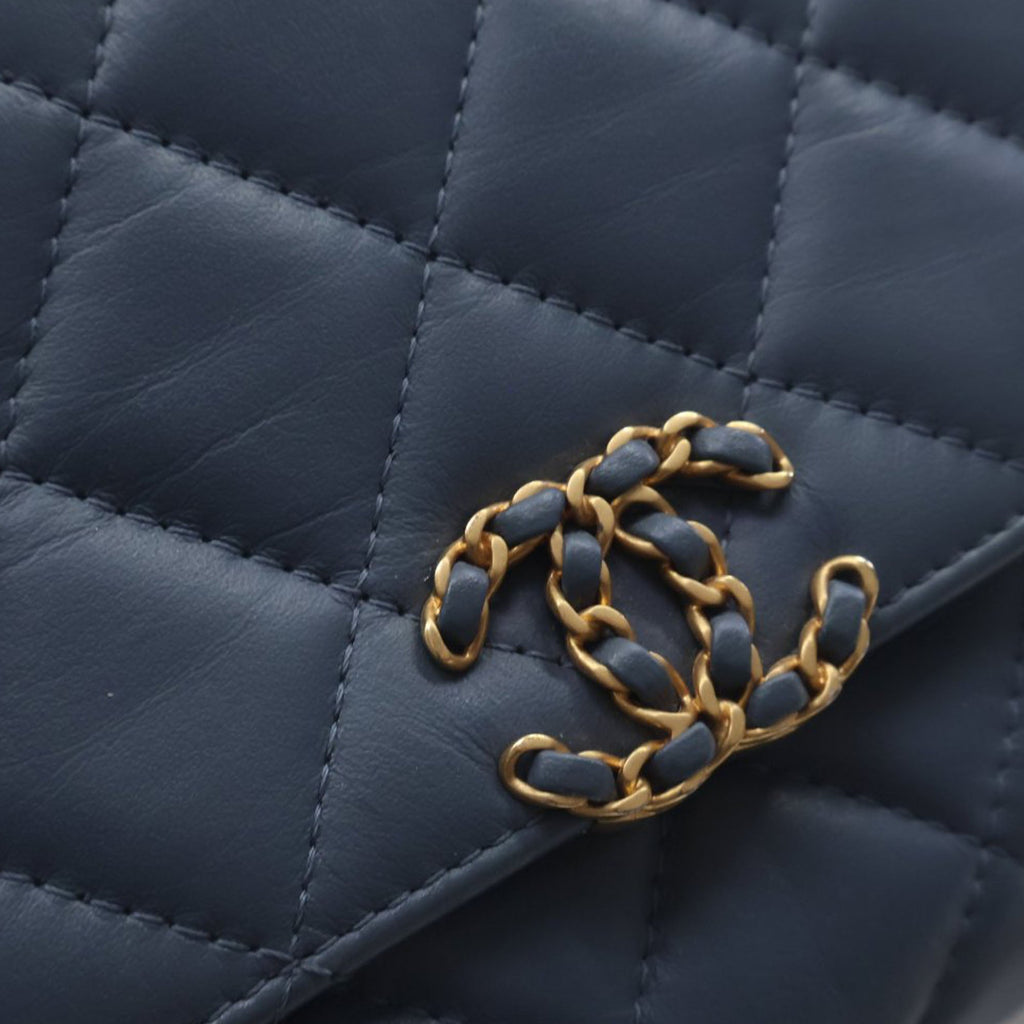 Chanel Medium Matelassé Cuir de veau 19 à rabat
