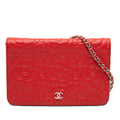 Chanel CC embossé Cuir d’agneau Camellia Wallet on Chain