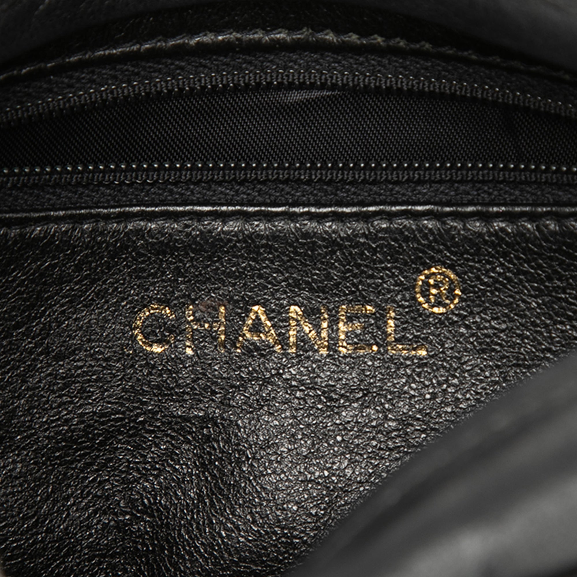 Chanel CC Vertical Matelassé Cuir d’agneau Pompon Sac caméra