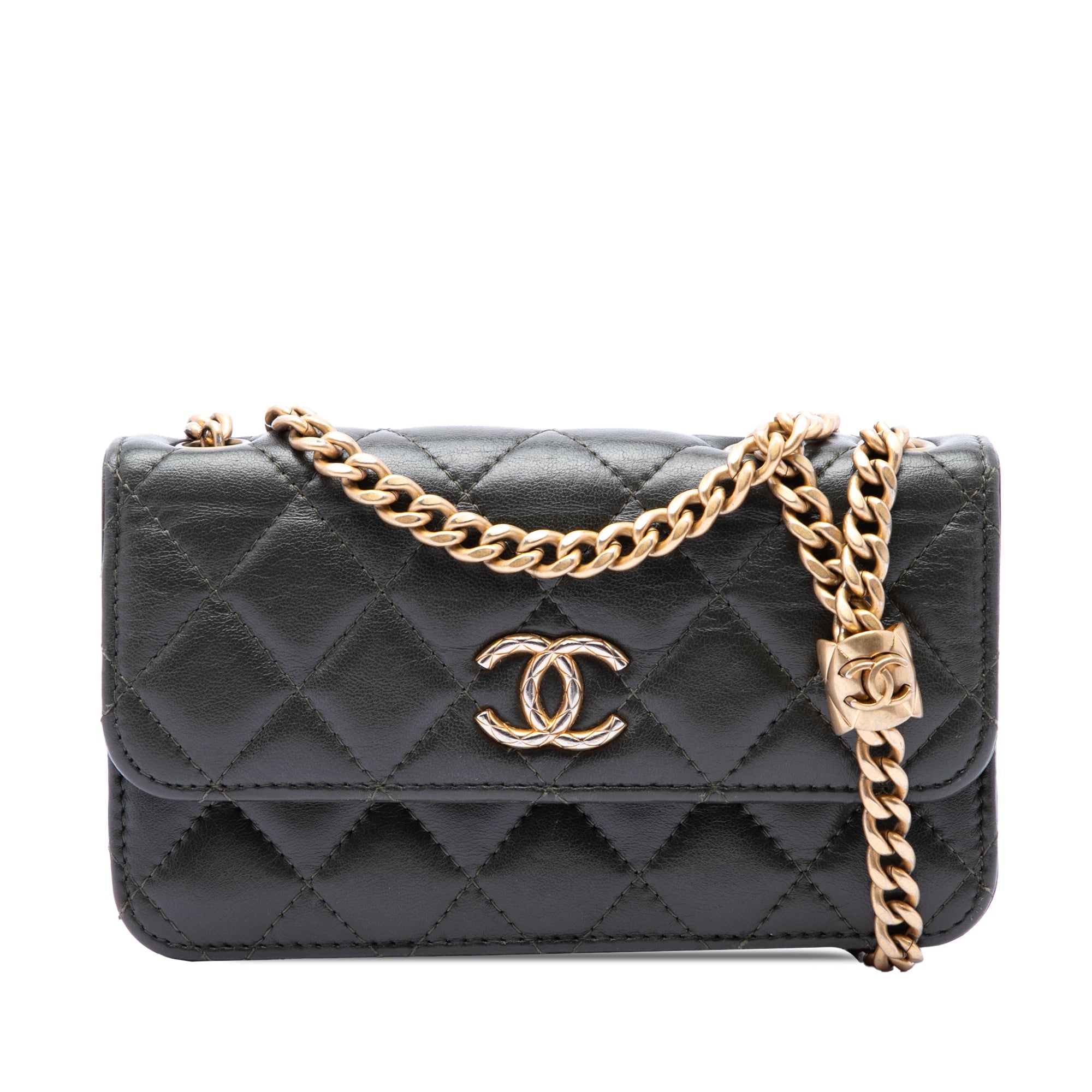Chanel CC Matelassé Cuir d’agneau Pillow Crush à rabat Phone Holder avec chaîne