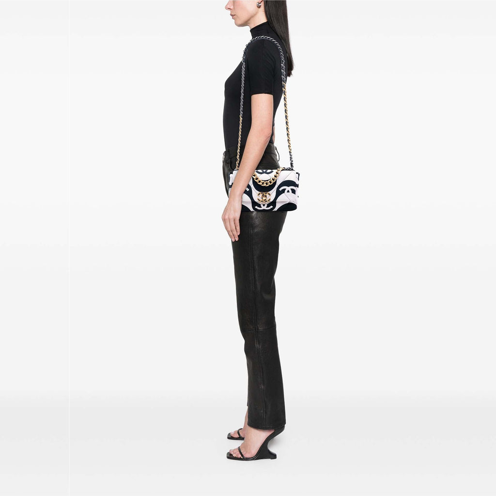 Chanel Medium Printed Soie 19 à rabat