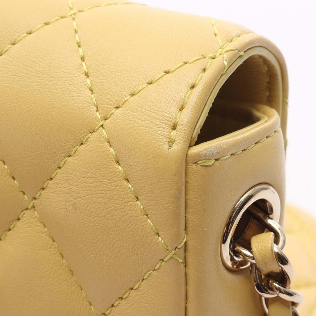 Chanel Matelassé Cuir d’agneau Side Packs à rabat