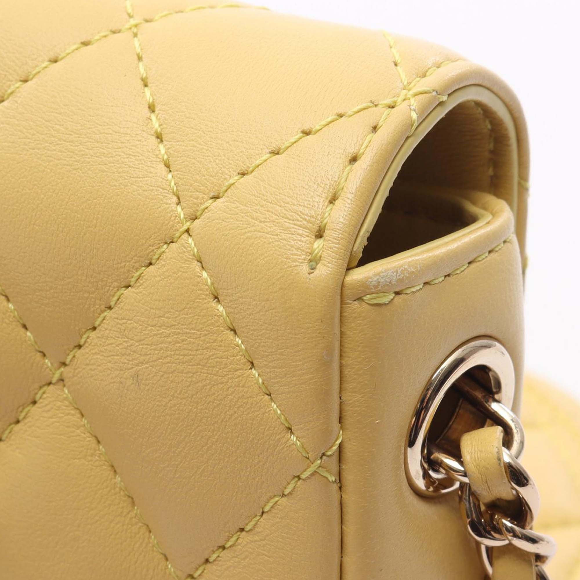 Chanel Matelassé Cuir d’agneau Side Packs à rabat