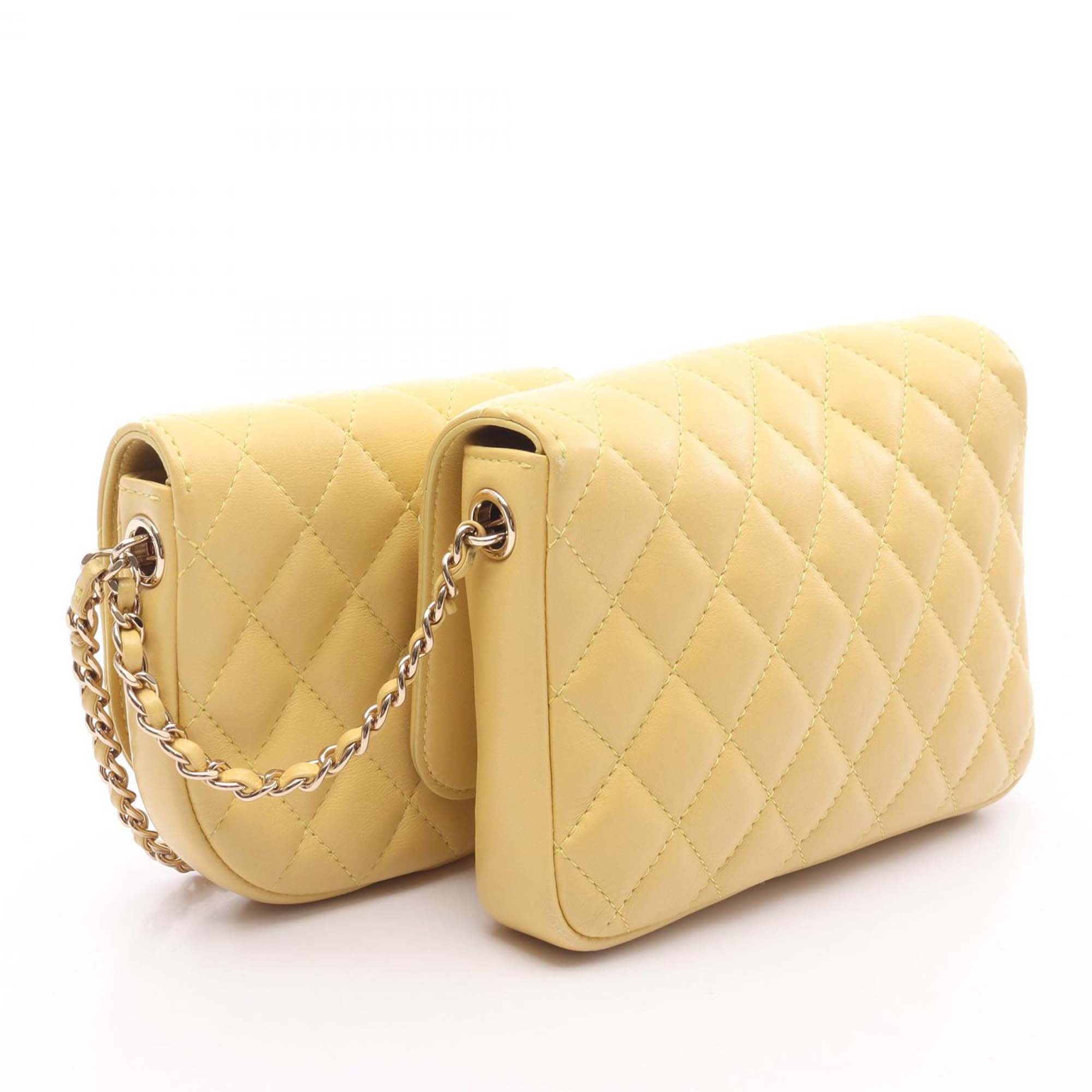 Chanel Matelassé Cuir d’agneau Side Packs à rabat
