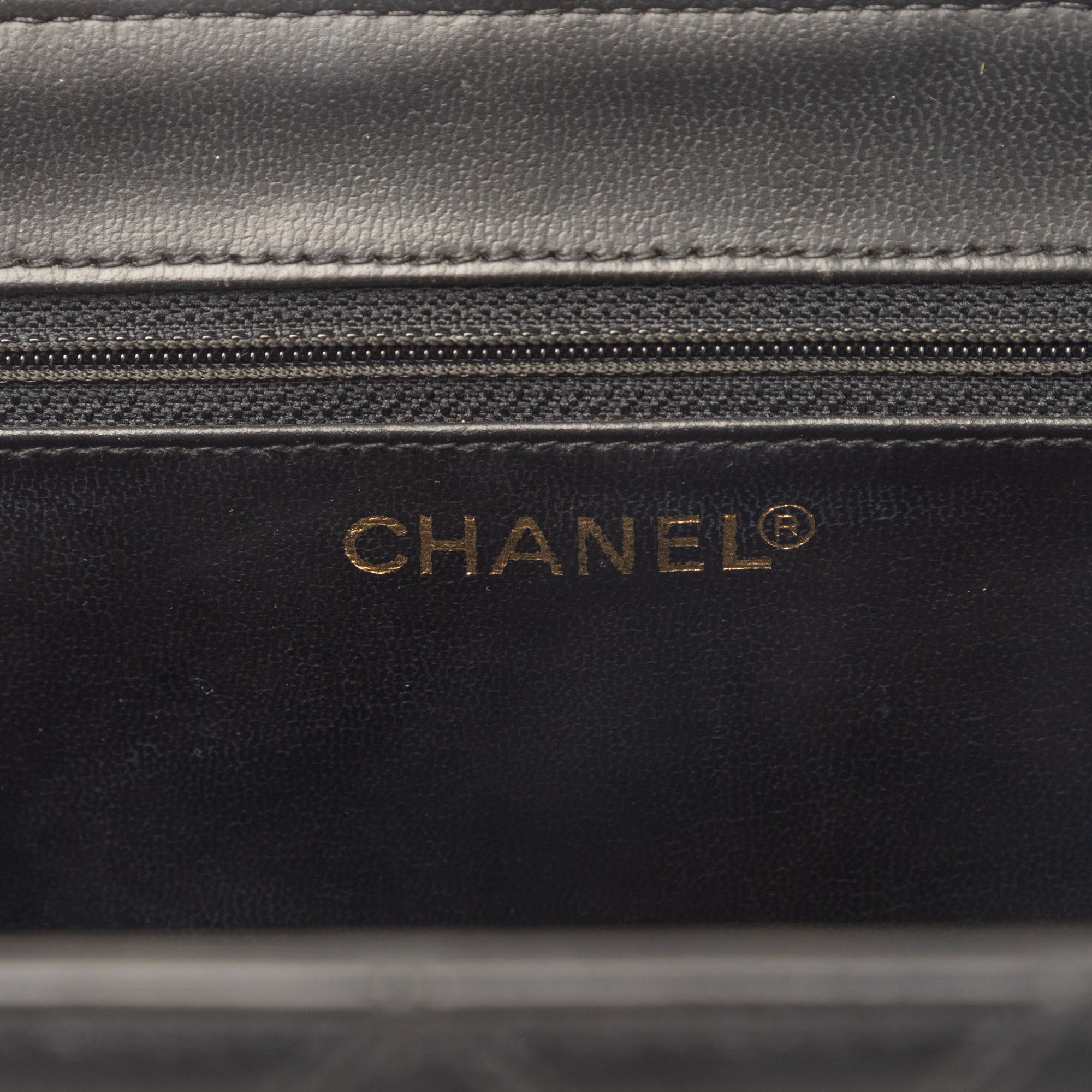 Chanel CC Surpiqué Cuir de veau Turnlock Vanity