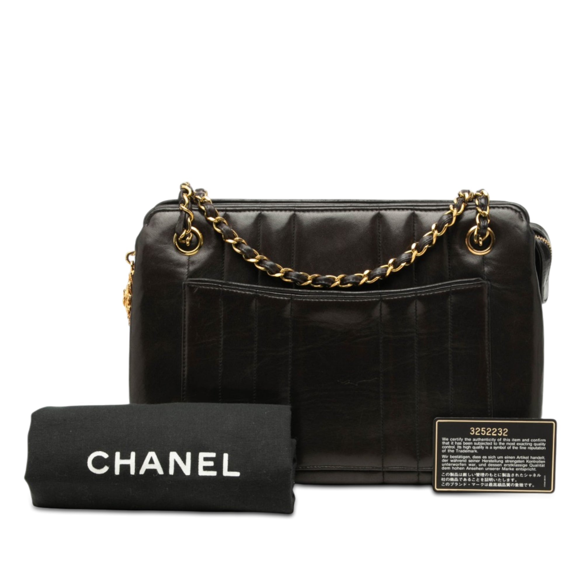Chanel CC Vertical Quilt Cuir d’agneau Medallion Sac bandoulière