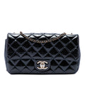 Chanel Paris Salzburg Medium Cuir verni et Cuir de chèvre CC Œillets à rabat