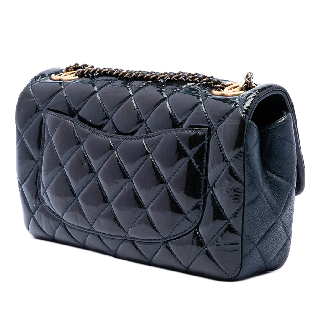 Chanel Paris Salzburg Medium Cuir verni et Cuir de chèvre CC Œillets à rabat