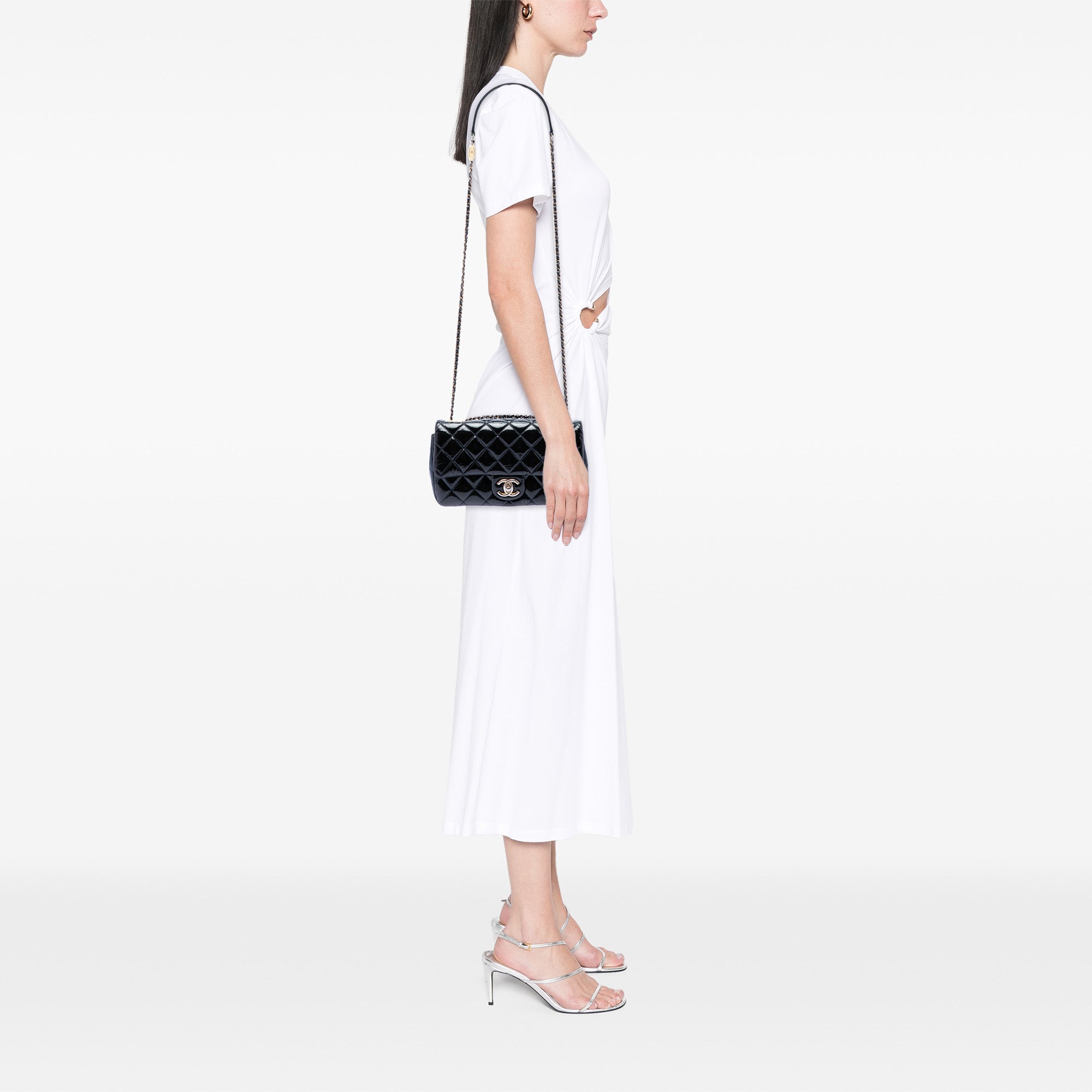 Chanel Paris Salzburg Medium Cuir verni et Cuir de chèvre CC Œillets à rabat