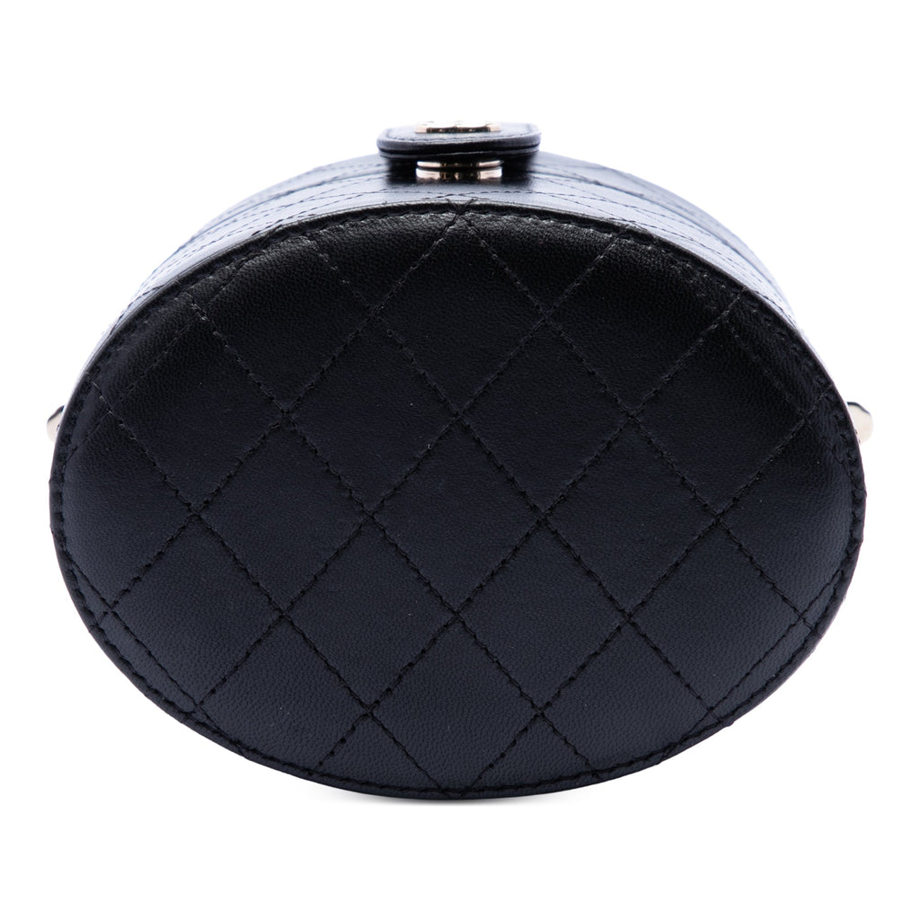 Chanel CC Matelassé Cuir d’agneau Rond Vanity Pochette avec chaîne