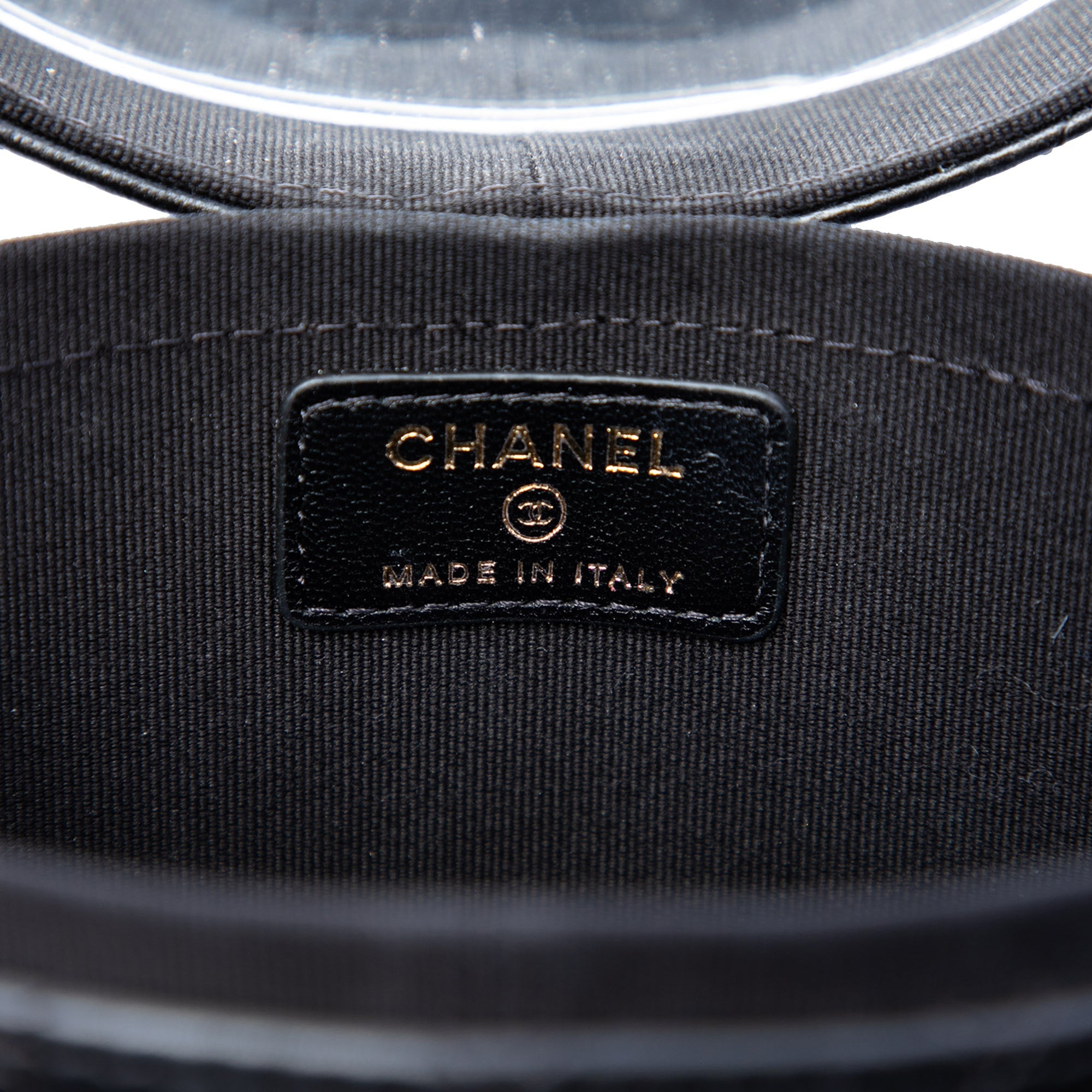 Chanel CC Matelassé Cuir d’agneau Rond Vanity Pochette avec chaîne