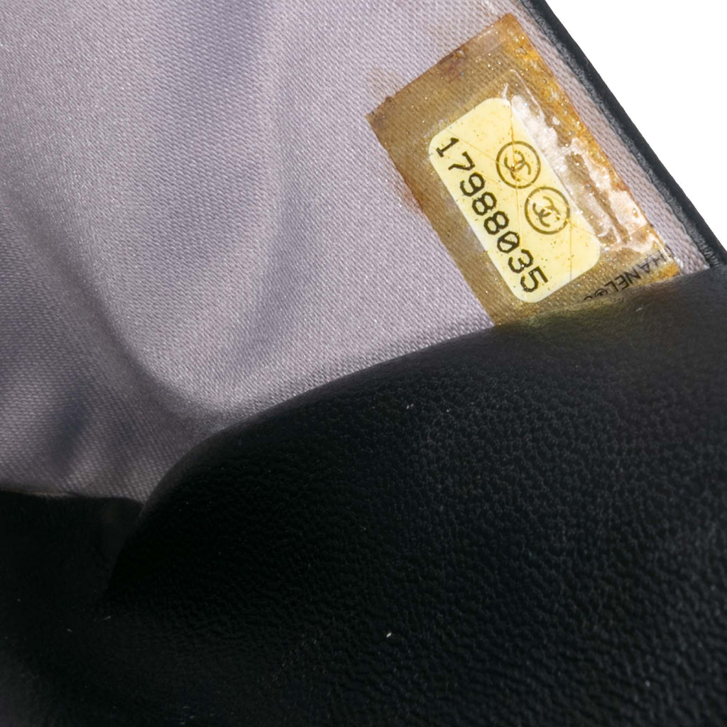 Chanel CC embossé Cuir d’agneau Camellia Wallet on Chain